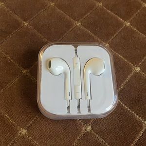 - Earphones for older generation iPhone and android universal for other ph…